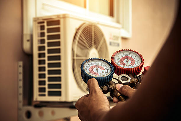 Professional Ac Installation technician working in Tolar, TX